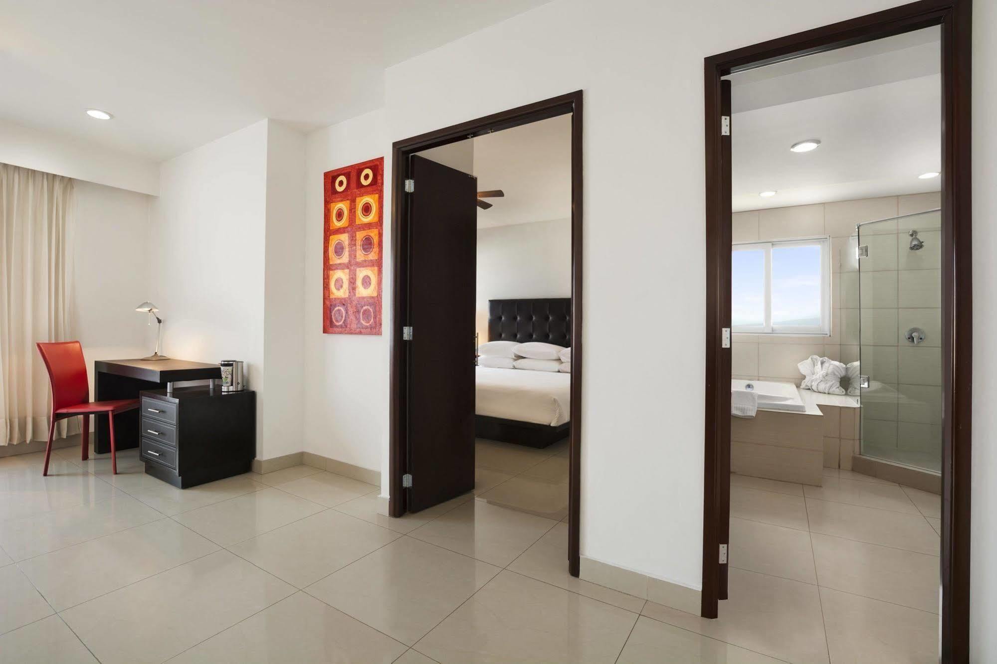Wyndham Garden Hotel Celaya Celaya  Exterior photo