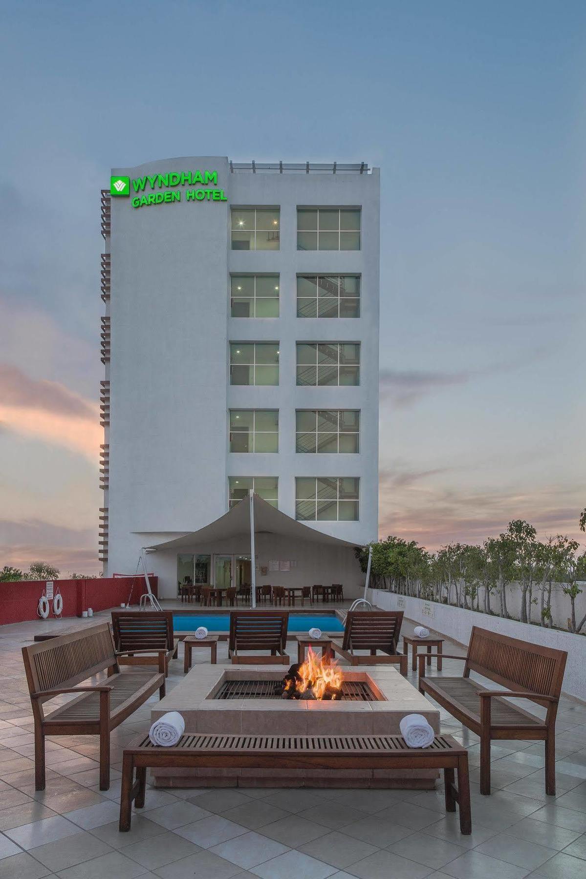 Wyndham Garden Hotel Celaya Celaya  Exterior photo