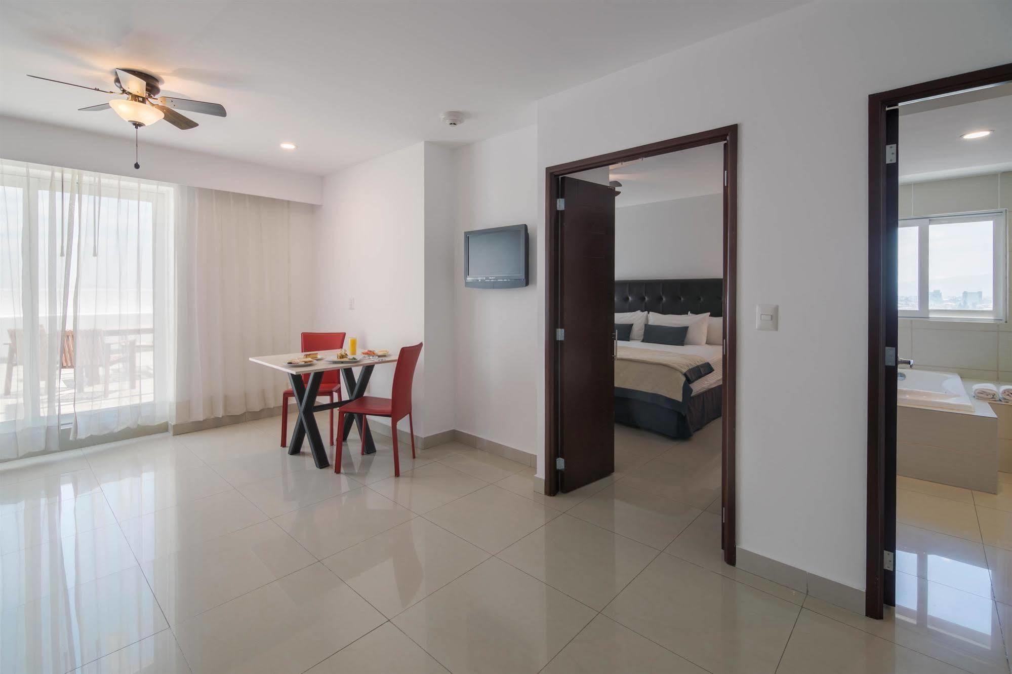Wyndham Garden Hotel Celaya Celaya  Exterior photo