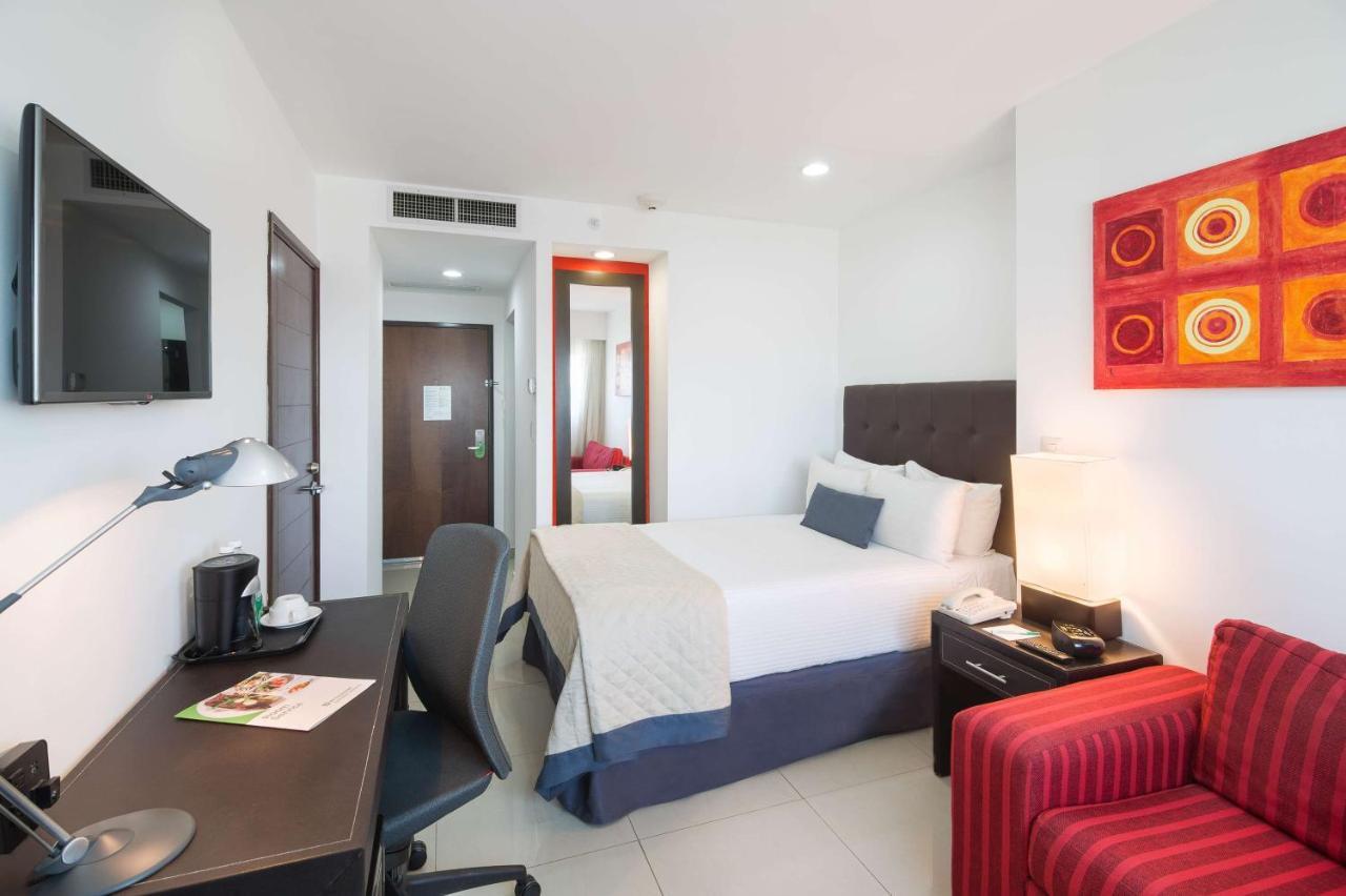 Wyndham Garden Hotel Celaya Celaya  Exterior photo